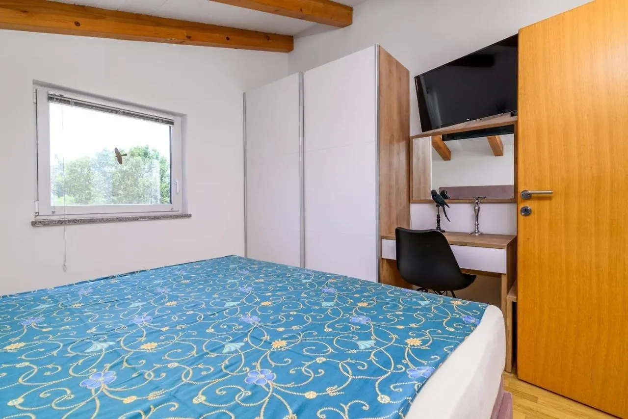 Apartment In Medulin With Terrace, Air Conditioning, W-Lan, Washing Machine 5158-1 0*,