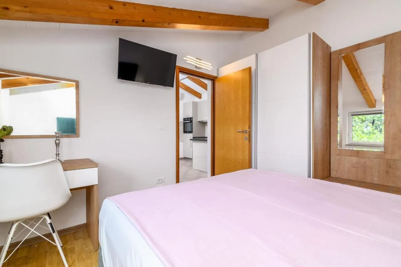 Apartment In Medulin With Terrace, Air Conditioning, W-Lan, Washing Machine 5158-1